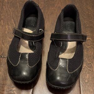 Black Mary Jane Mesh Strap Flats. Velcro close sz 6 BORN